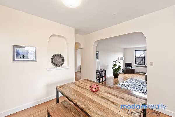 Sold by Moda Realty | media 35