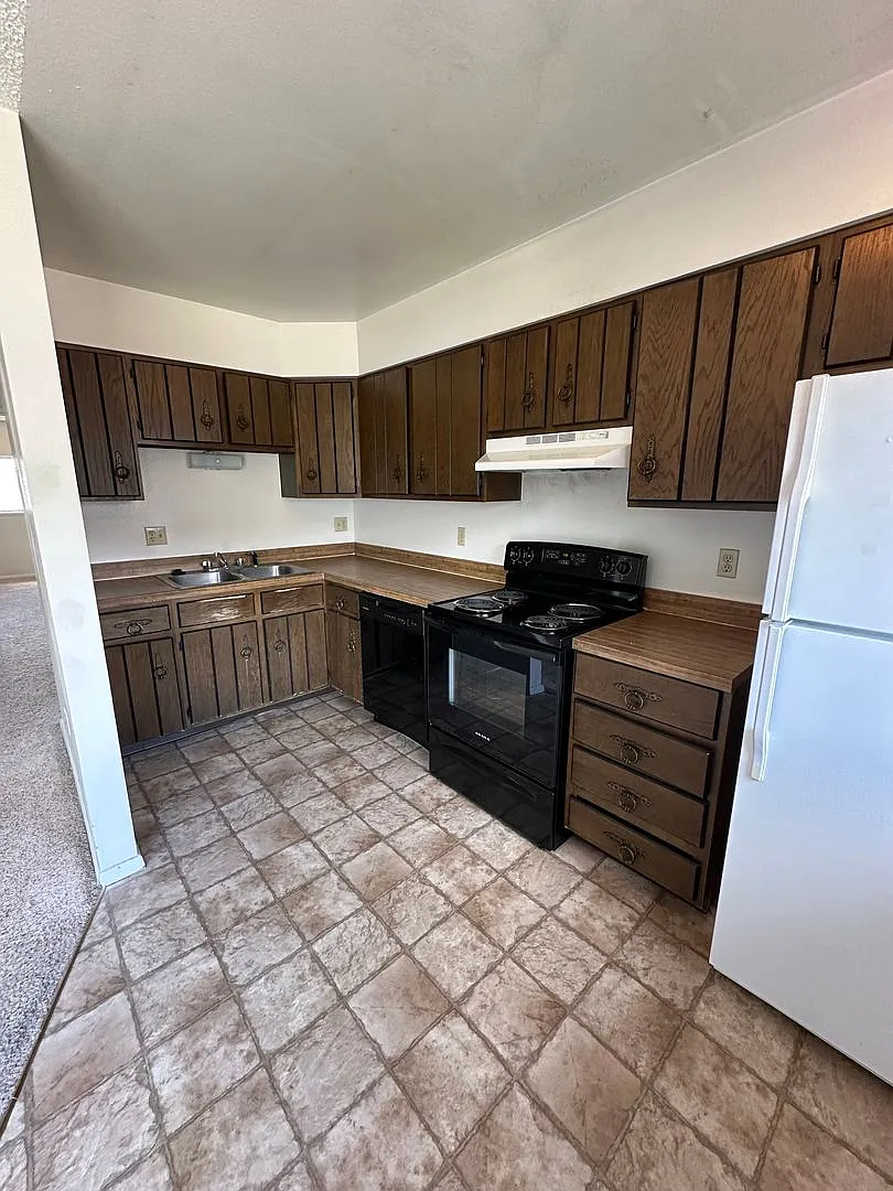 Regency Apartments 4725 — Photo 2
