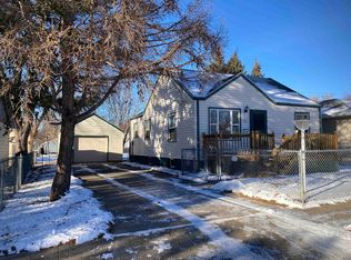 715 17th St NW, Minot, ND 58703