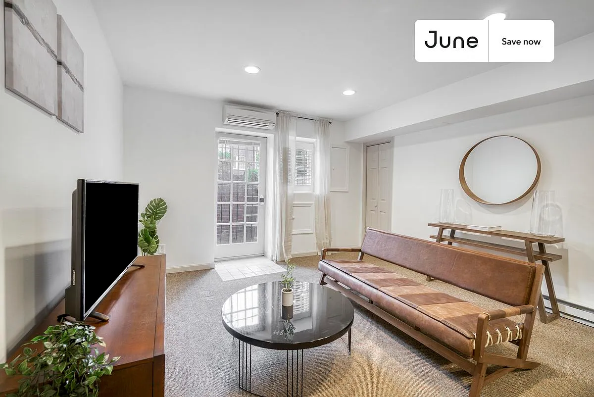 1 bedroom in Capitol Hill on a flexible lease #325 — Photo 2