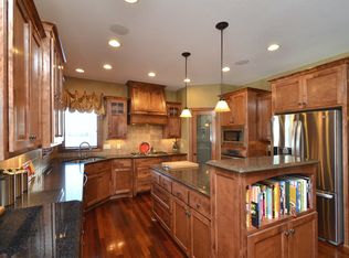 7723 Narcissus Ln N, Maple Grove, MN 55311