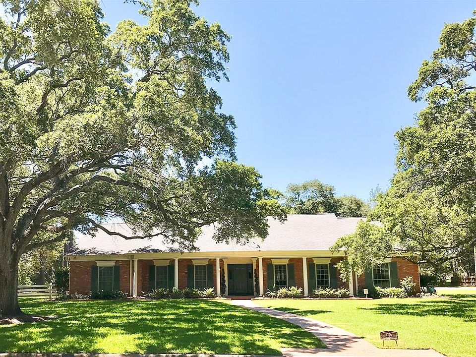 1st image of 2716 Oak Dr