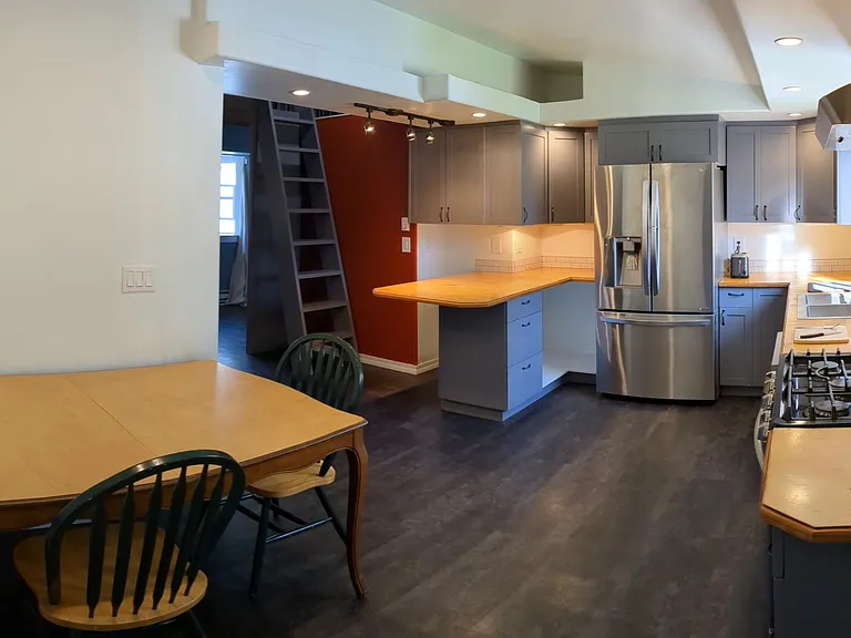 244 Castle Ave #B — Photo 15