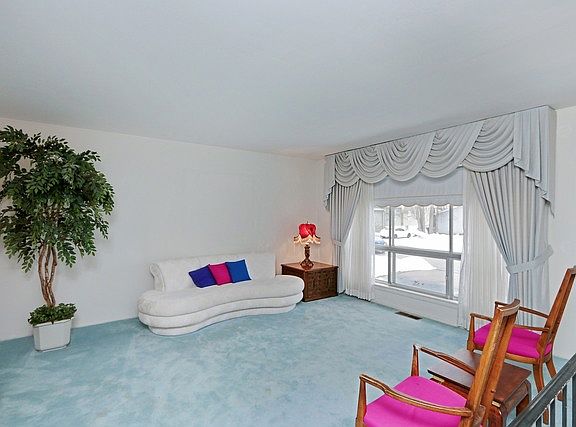 3rd image of 2101 Kemble Ave