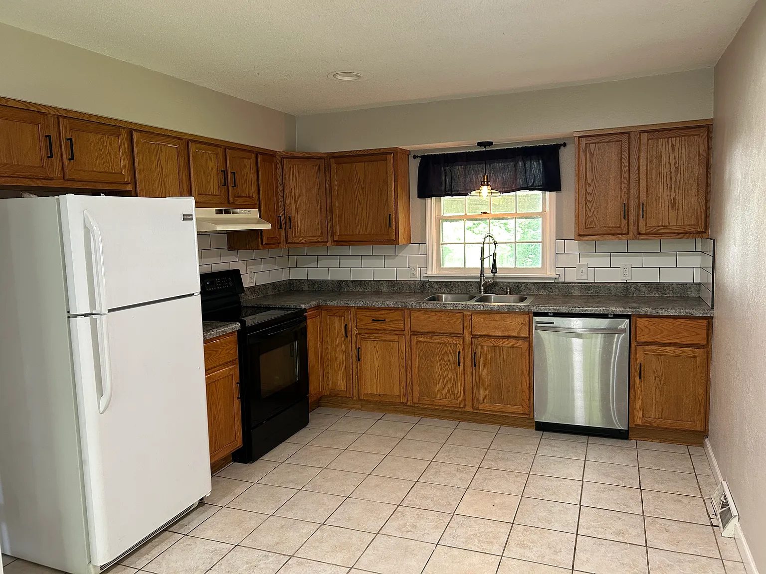 3 bed, 1206 sqft, $1,400 — Photo 2