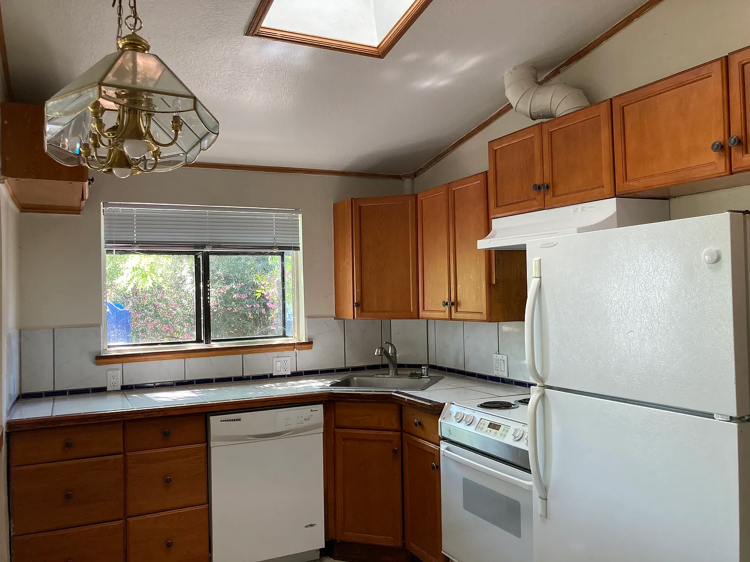 3 bed, 1400 sqft, $1,650 — Photo 2