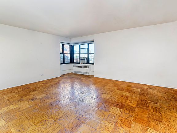 2nd image of 385 Grand St APT L1806