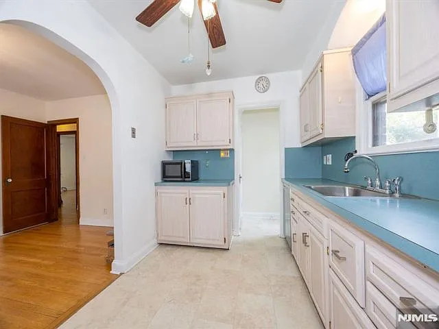 249 Carmita Ave — Photo 8