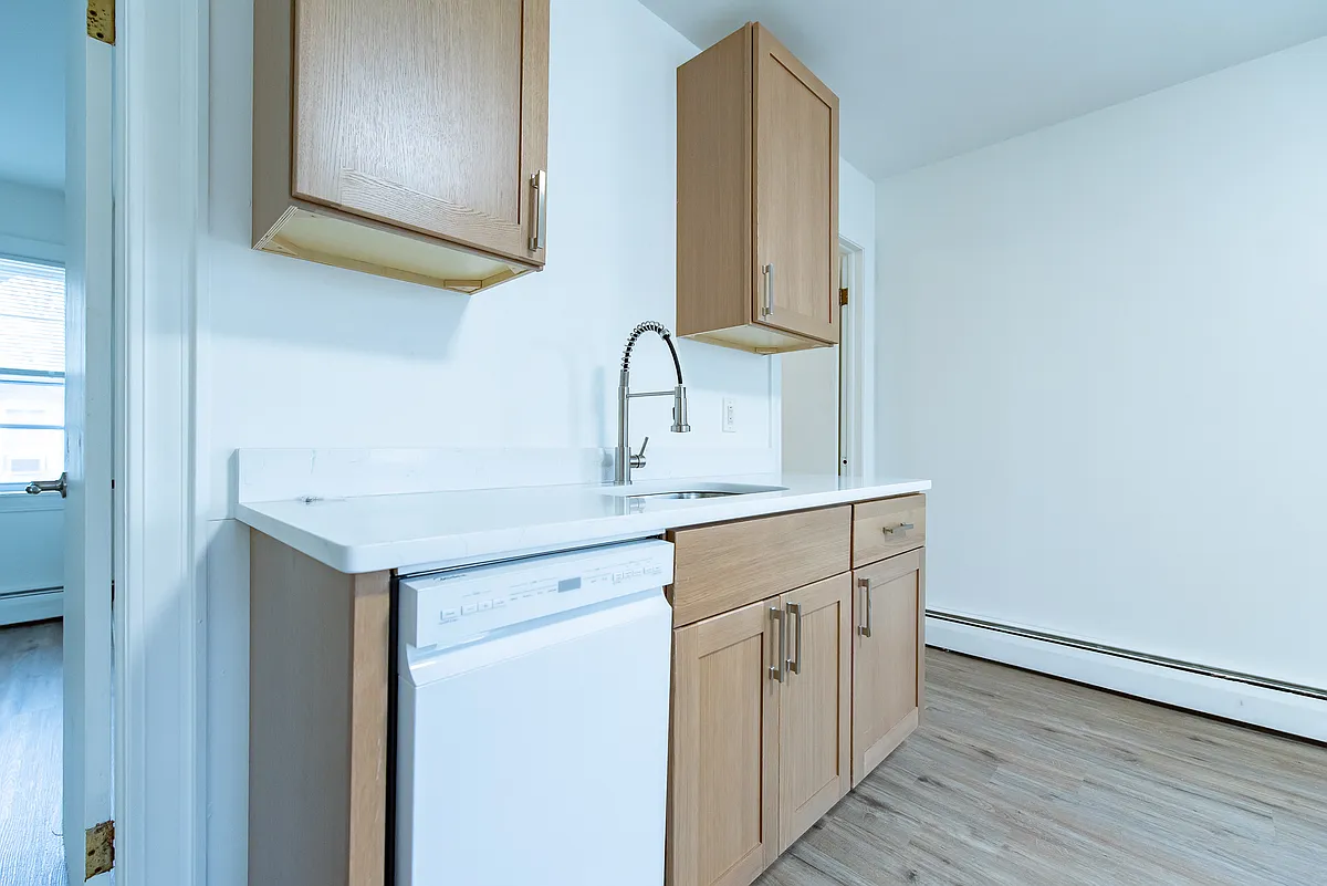 Building Photo - 65 Preston St #2