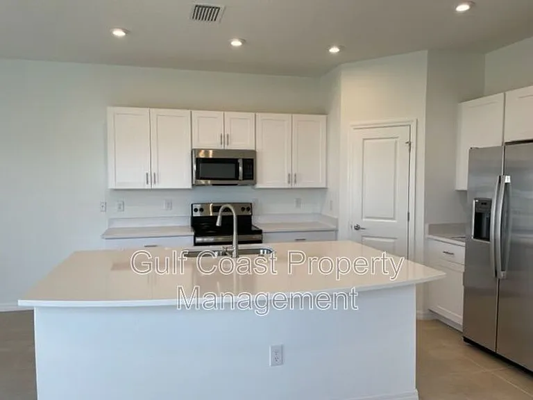 5764 Haven Ter — Photo 5