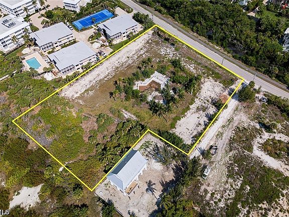 3rd image of 555 E Gulf Dr