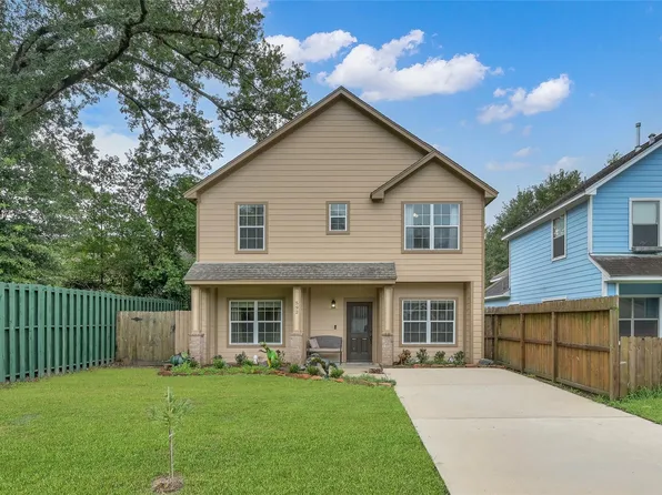 592 Mosswood Dr, Conroe, TX 77302