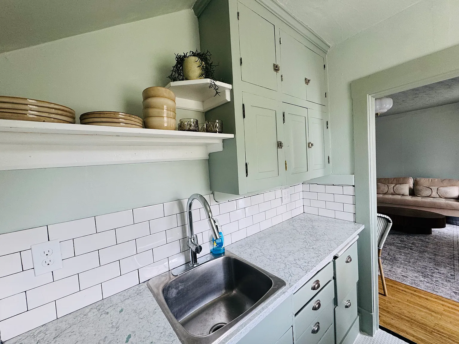 1 bed, 700 sqft, $1,800 — Photo 2