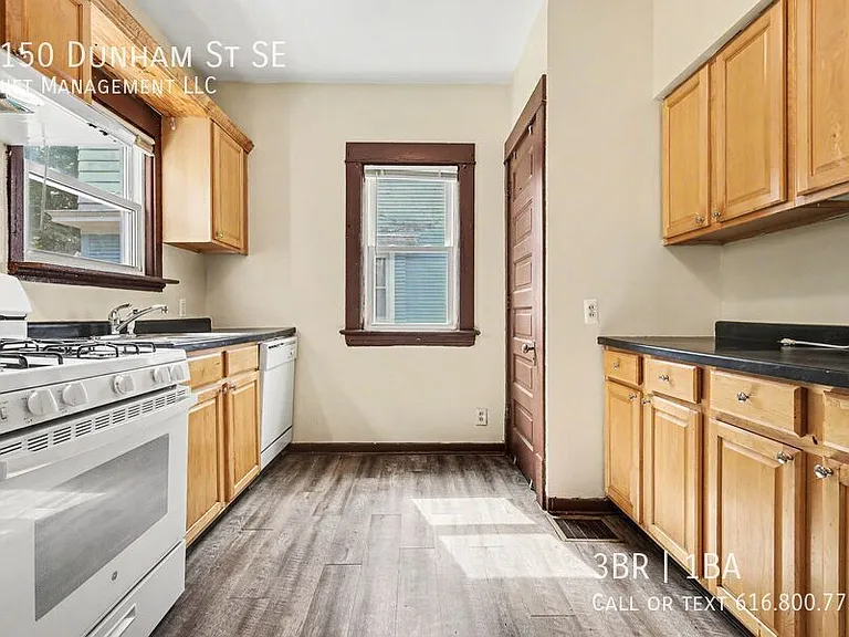 1150 Dunham St SE — Photo 8