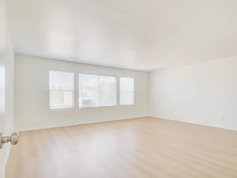 1153 W 400 S — Photo 35