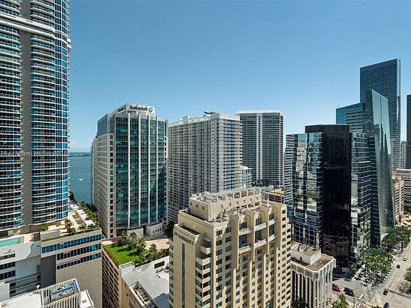 3rd image of 1060 Brickell Ave #L11