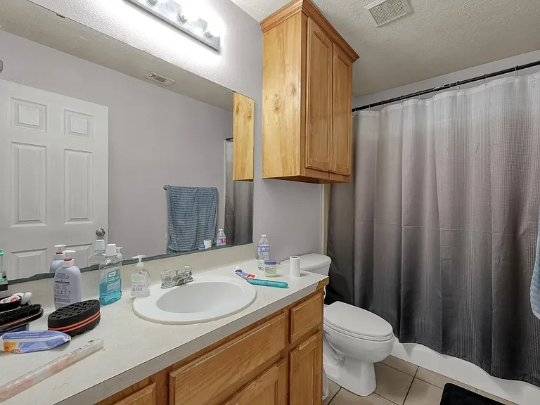 410 Freeman Ave — Photo 8