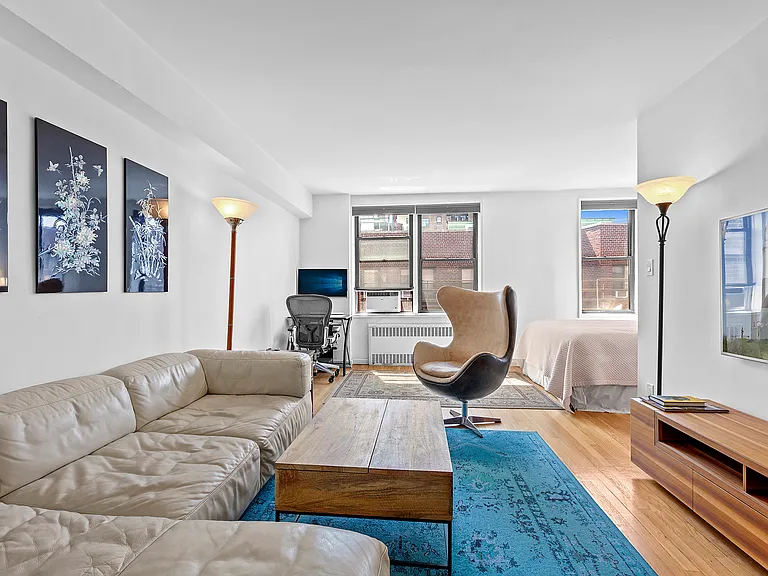 30 E 9th St #6I — Photo 1