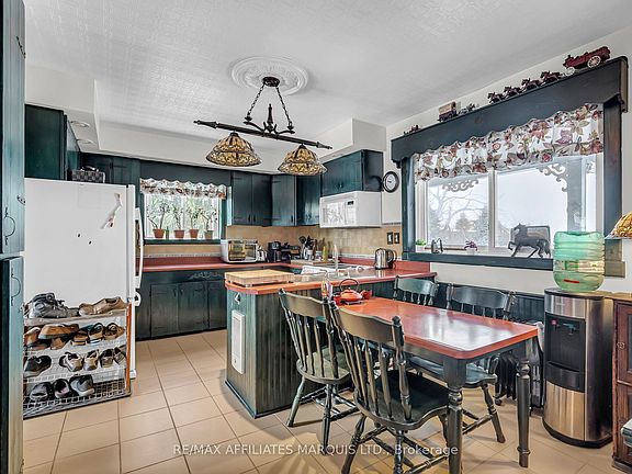 3rd image of 1590 Cornwall Centre Rd