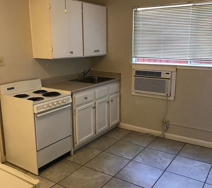 2nd image of 2525 H St APT 08