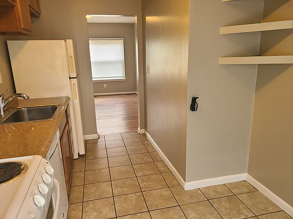 3rd image of 1675 Parkwood Ave #1