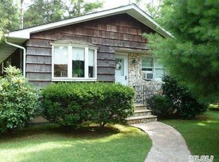 37 Breezy Point Rd, Wading River, NY 11792