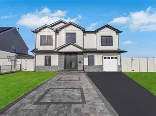 87 Sugar Maple Rd, Levittown, NY 11756