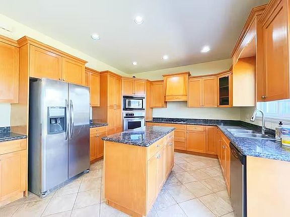 4th image of 6194 175a St
