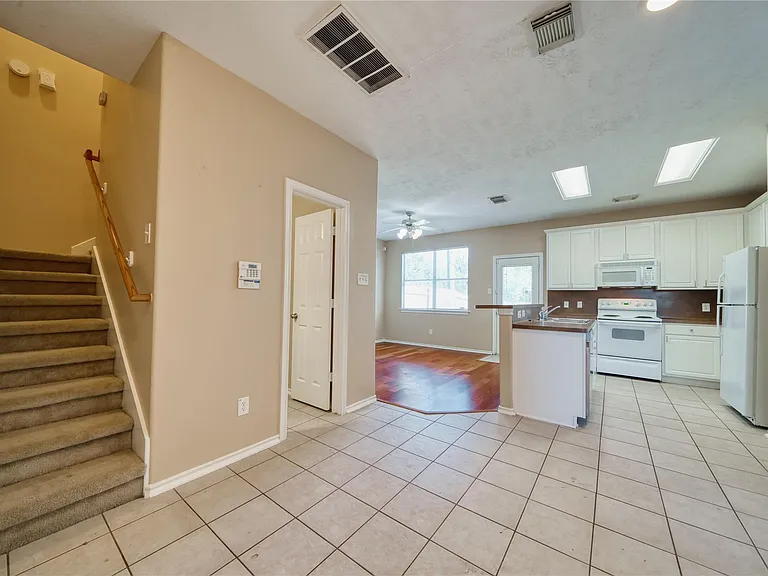 2831 Hackamore Hollow Ln — Photo 7