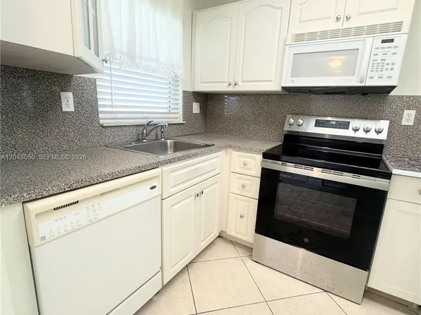 9660 Sunrise Lakes Blvd APT 202, Sunrise, FL 33322