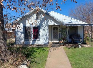 305 W Sandstone St, Llano, TX 78643