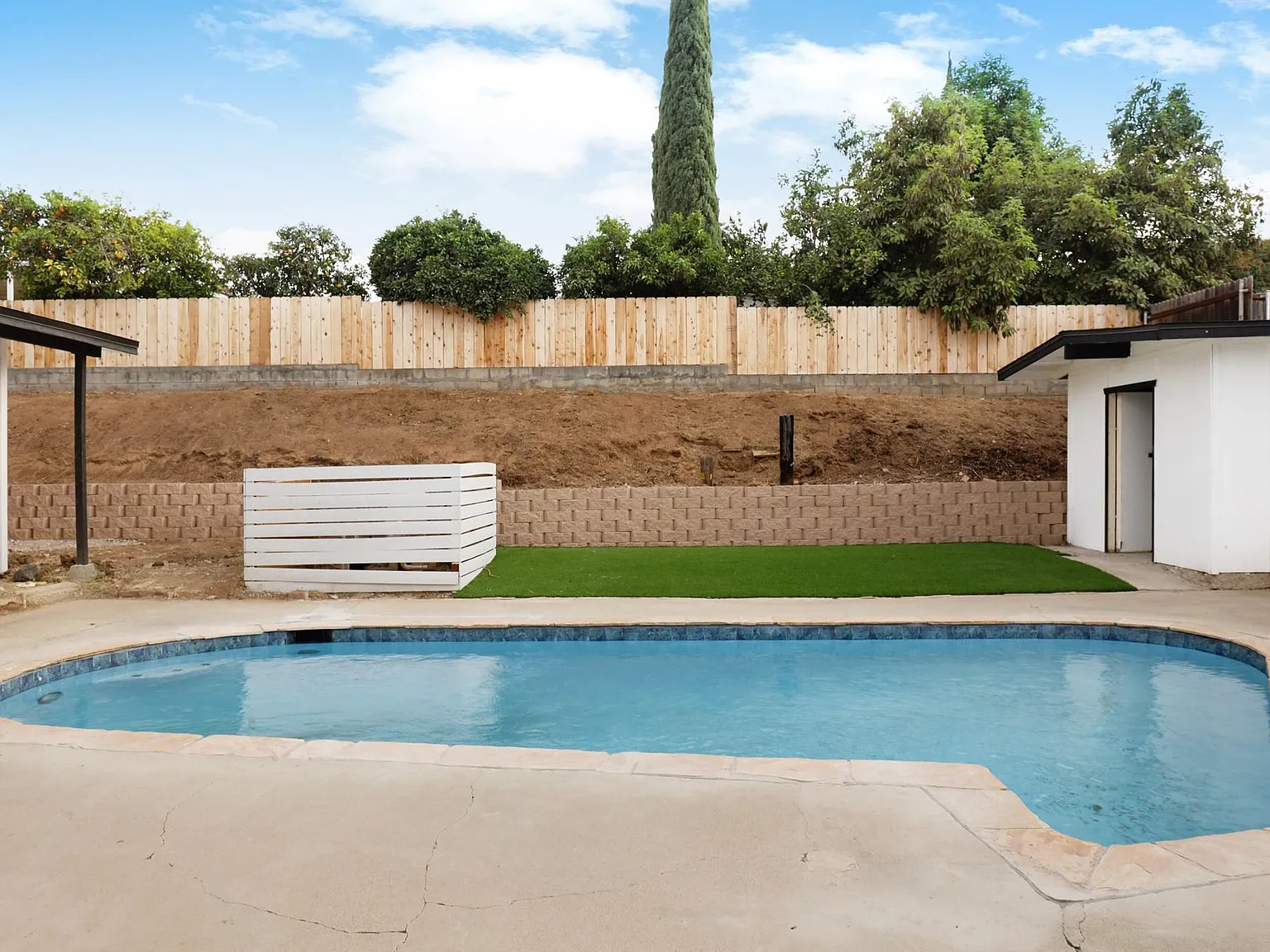 7 bed, 2600 sqft, $7,000 — Photo 2
