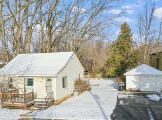 2120 Riverview Dr, Green Bay, WI 54303