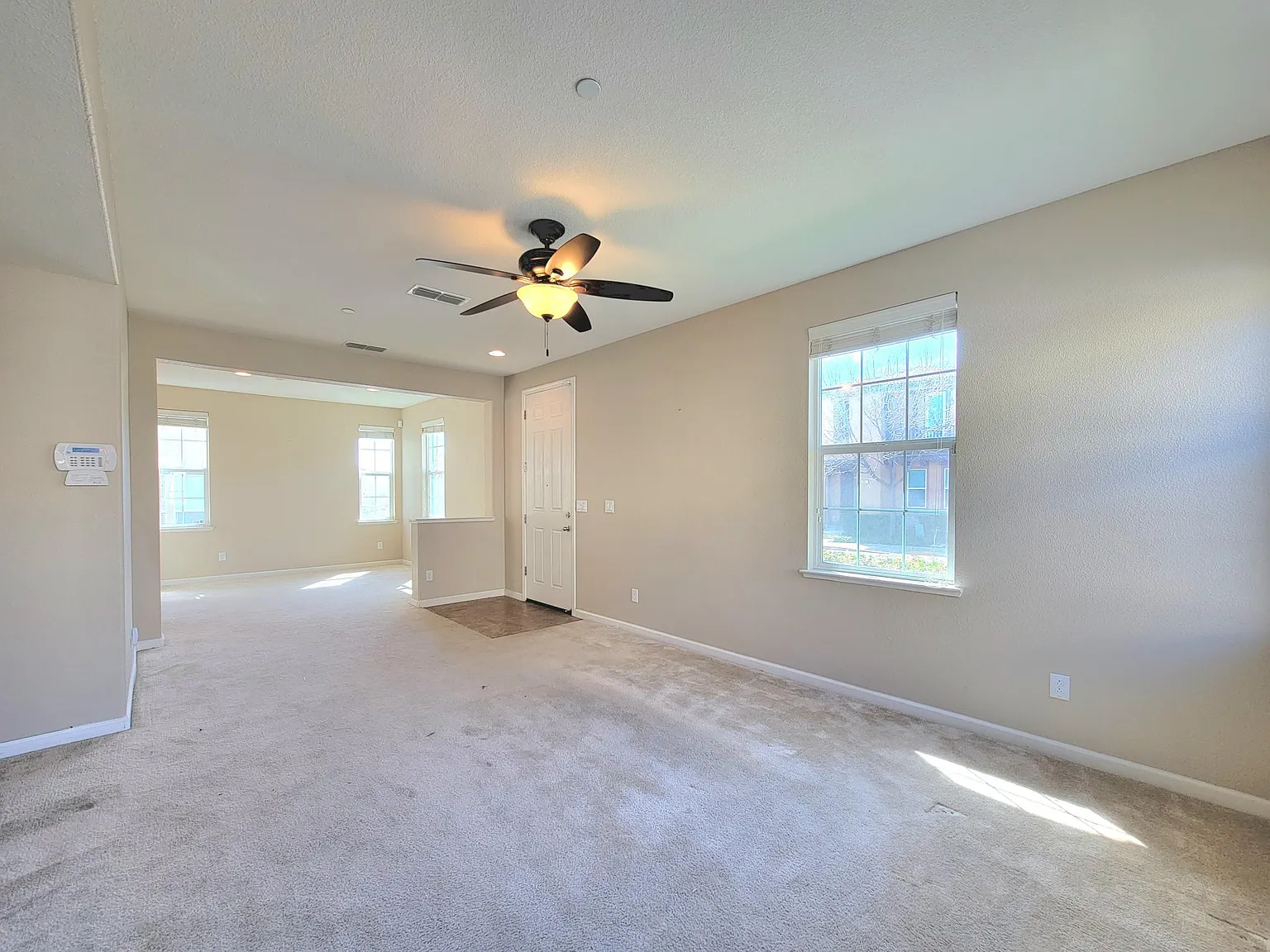 3 bed, 2.5 bath, 1690 sqft, $2,900 — Photo 3