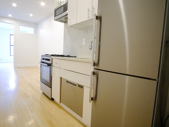 3rd image of 1734 Amsterdam Ave #S3
