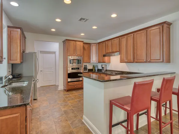 171 Jonathan Ln, Westhampton, NY 11977