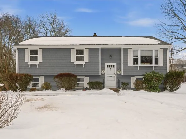 54 Othmar St, Narragansett, RI 02882