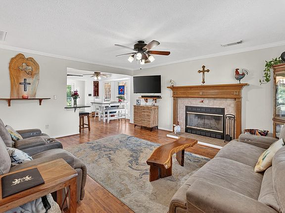 4th image of 226 Crest Ln