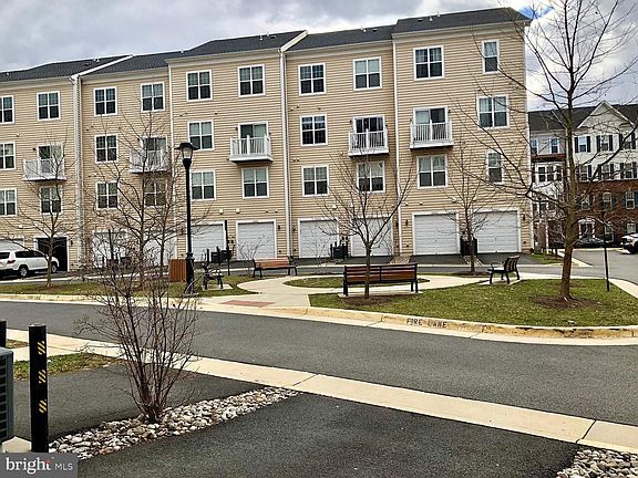 2nd image of 43845 Centergate Dr