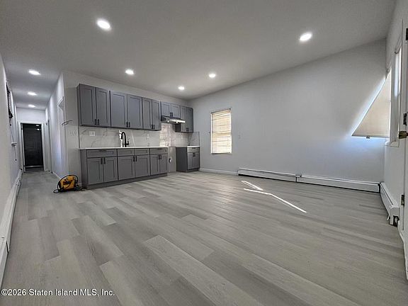 3rd image of 32 Glover St