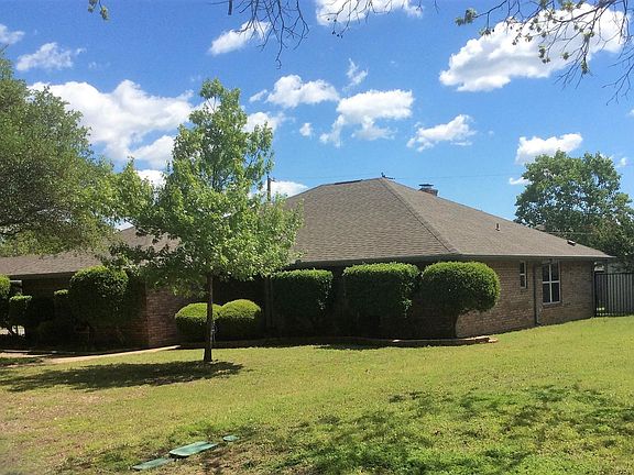 2nd image of 551 Tanglewood Dr