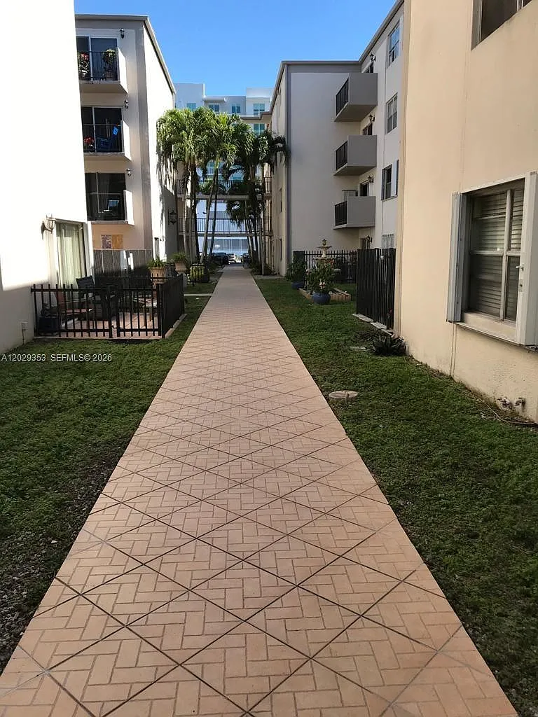El Lago Condo — Photo 2