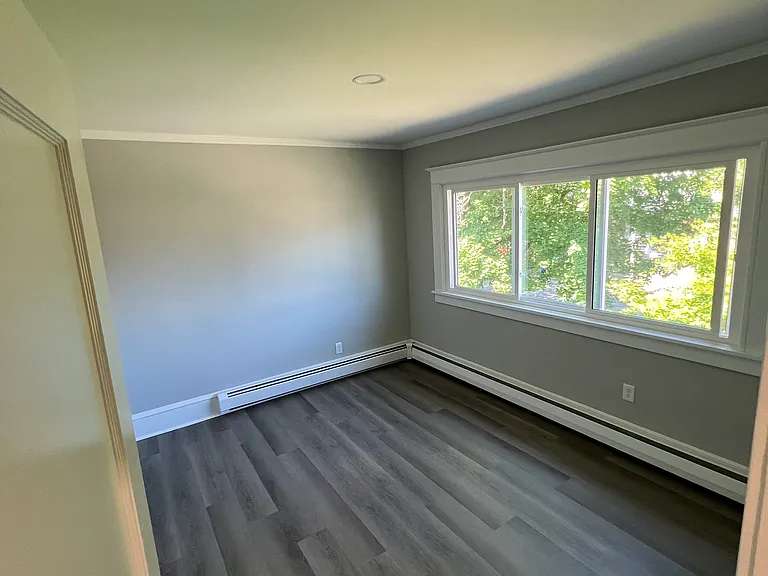 44 S Grand Ave — Photo 10
