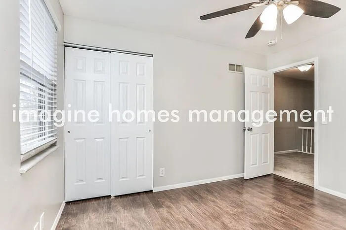 408 Willow Wood Ct — Photo 8