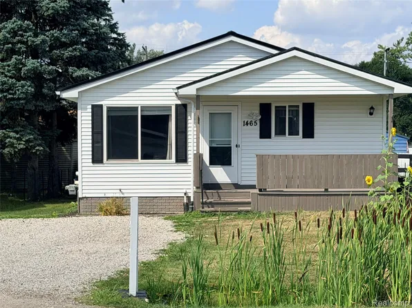 1465 E Judd Rd, Burton, MI 48529