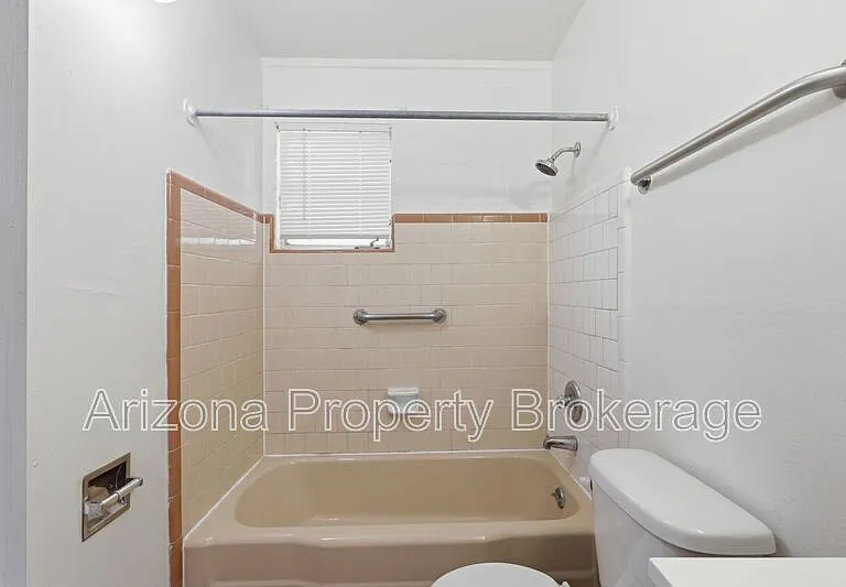 450 W 6th St #C — Photo 15