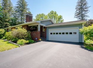 31 Meadow Dr, Troy, NY 12180