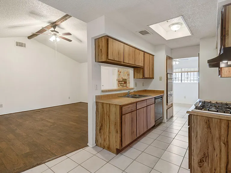 12718 Panay Dr — Photo 7