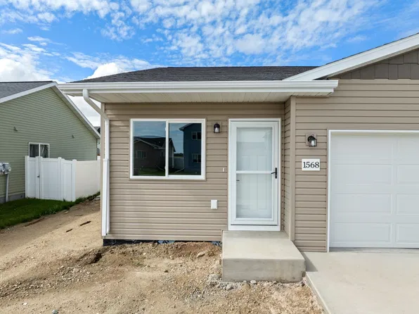 1568 47th Loop SE, Minot, ND 58701