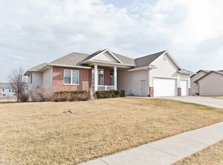 474 Sunset Dr, Fairfax, IA 52228